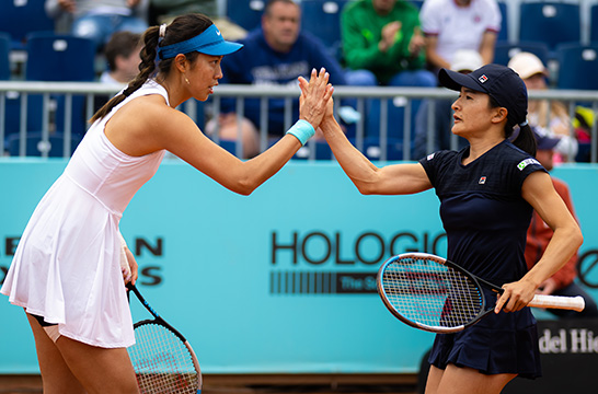 チャン・ハオチン、青山修子