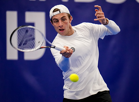 タロン・フリークスポール