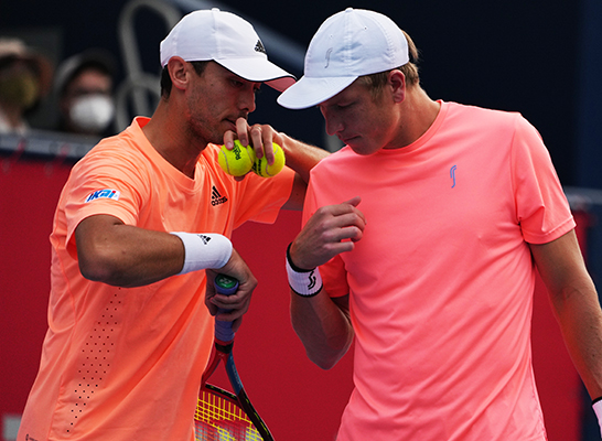 マクラクラン勉、ヨランソン