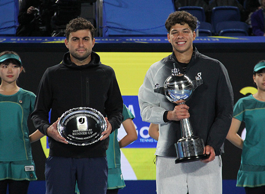 ベン・シェルトンｃ、アスラン・カラツェフ