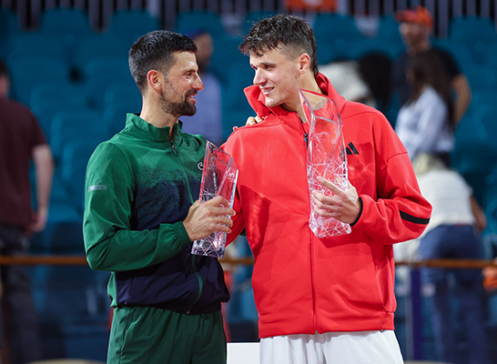 ノヴァーク・ジョコビッチ、ヤクブ・メンシク