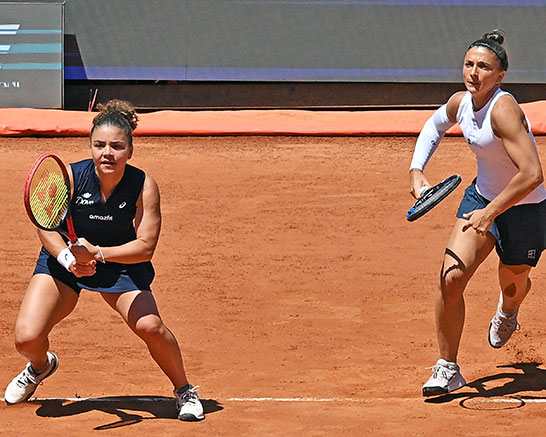 （左から）パオリーニとエラーニ